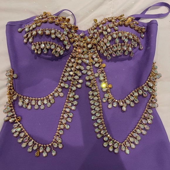 Purple dress with jewels - Picture 3 of 6